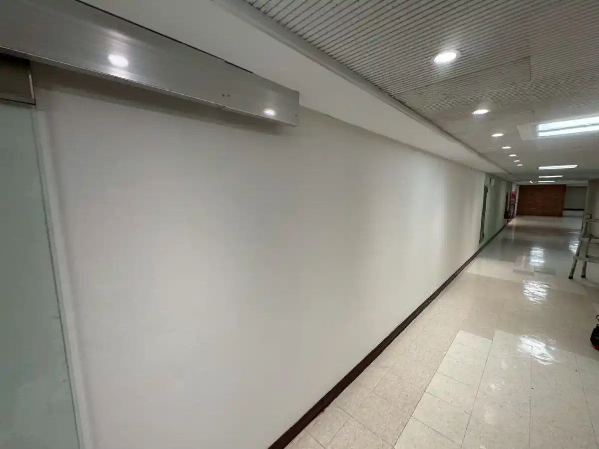 【台北松山】民生社區侘寂風溫潤客廳壁紙施工案例實績
